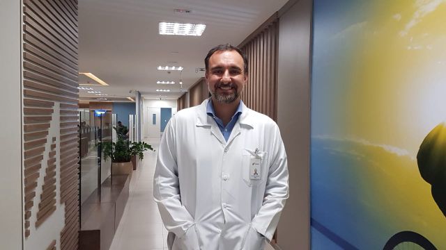 O médico Carlos Henrique Gazineu Abdenur, chefe do serviço de ortopedia e traumatologia do Grupo São Francisco